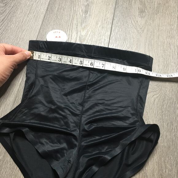 NWT ASSETS by SPANX Women's Flawless Finish High-Waist Shaping Thong Black M - Picture 6 of 9